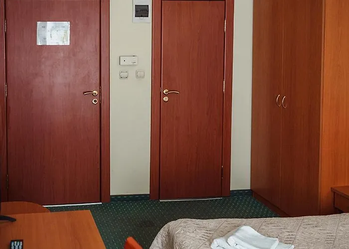 Ξενοδοχείο Dionis 3*